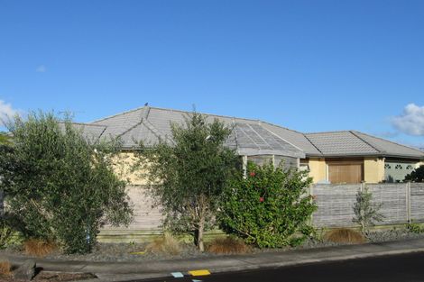 Photo of property in 14 Francis Skinner Place, Orewa, 0931