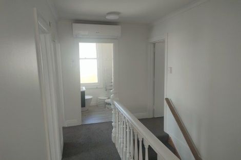 Photo of property in 142 Tasman Street, Mount Cook, Wellington, 6021