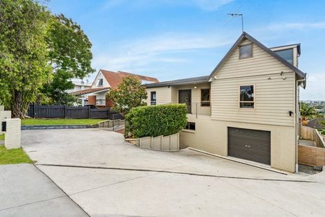 Photo of property in 152 Luckens Road, West Harbour, Auckland, 0618