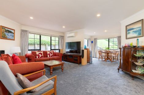 Photo of property in 17 Corsham Grove, Churton Park, Wellington, 6037