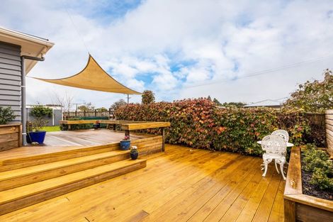 Photo of property in 18 Pukatea Street, Inglewood, 4330