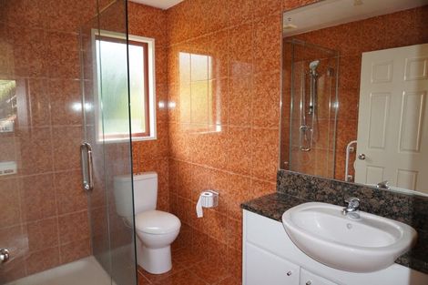 Photo of property in 72 Heathcote Road, Castor Bay, Auckland, 0620