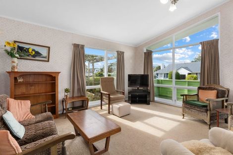 Photo of property in 25 Churton Drive, Churton Park, Wellington, 6037