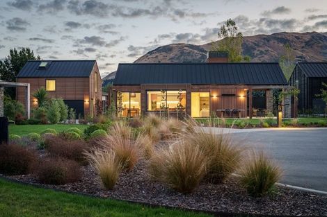 Photo of property in 16 Mccaw Mews, Wanaka, 9305