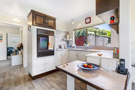 Photo of property in 101 Colwill Road, Massey, Auckland, 0614