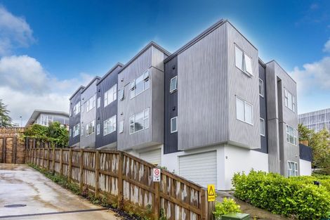 Photo of property in 12u4 Scotland Place, Hillcrest, Hamilton, 3216