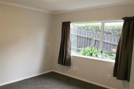 Photo of property in 10 Fairview Place, Westown, New Plymouth, 4310