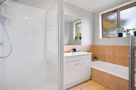 Photo of property in 12 Scotts Field Drive, Takanini, 2112