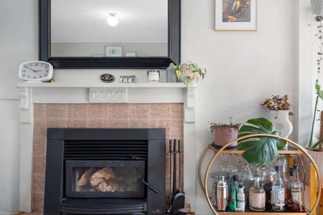 Photo of property in 43 Kauri Point Road, Laingholm, Auckland, 0604