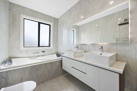 Photo of property in 2 Drumnaconagher Road, Flat Bush, Auckland, 2019