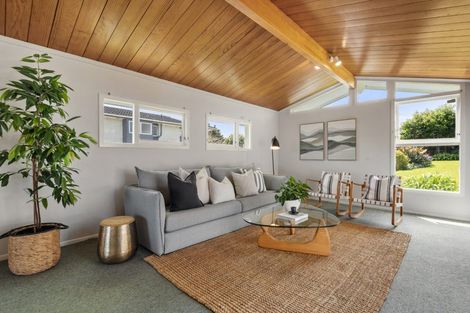 Photo of property in 27 Valley View Road, Glenfield, Auckland, 0629