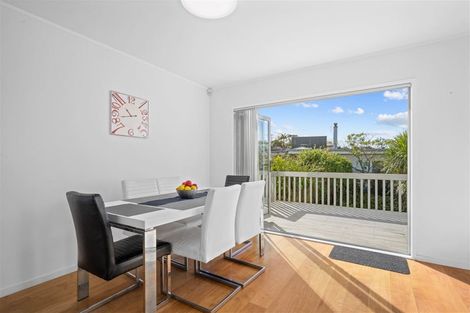 Photo of property in 1/37 Woodlands Crescent, Browns Bay, Auckland, 0630