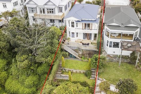 Photo of property in 35 Karepa Street, Brooklyn, Wellington, 6021