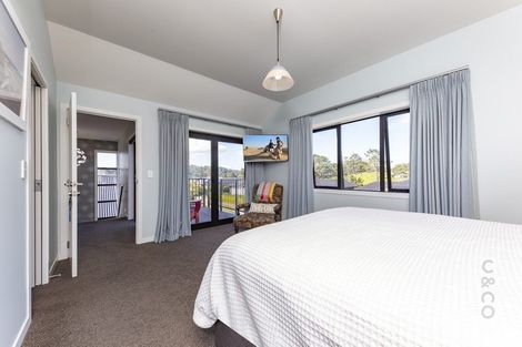 Photo of property in 1 Nikau Way, Riverhead, 0820