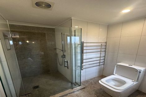 Photo of property in 118 Pupuke Road, Hillcrest, Auckland, 0627