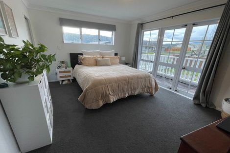 Photo of property in 13 Oaklands Grove, Clouston Park, Upper Hutt, 5018