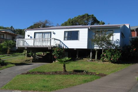 Photo of property in 28 Pahi Place, West Harbour, Auckland, 0618