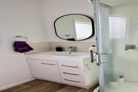 Photo of property in 32 Sunvue Road, Glen Eden, Auckland, 0602