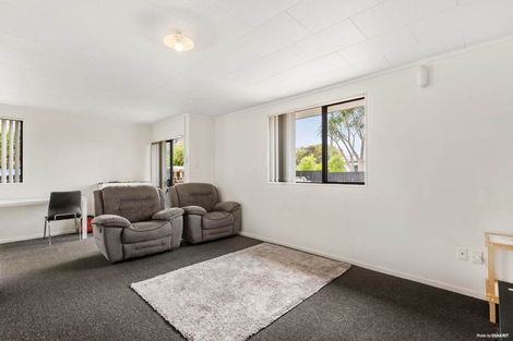 Photo of property in 2/8 Christmas Road, Manurewa, Auckland, 2102