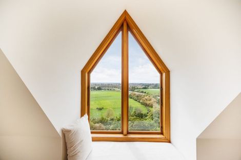 Photo of property in 96 Clifton Terrace, Fitzherbert, Palmerston North, 4410