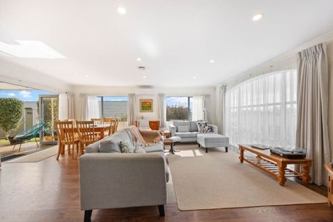 Photo of property in 40 Highfields Terrace, Henderson, Auckland, 0612