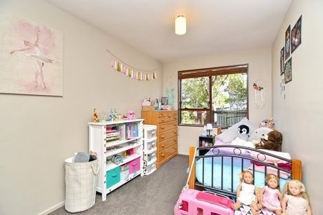 Photo of property in 32 Prestons Road, Redwood, Christchurch, 8051