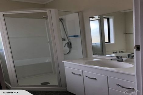 Photo of property in 4 Moxham Grove, Massey, Auckland, 0614