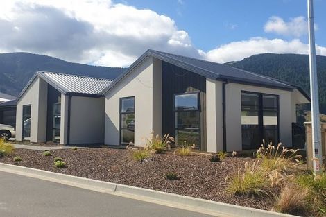 Photo of property in 33 Huntaway Close, Stoke, Nelson, 7011