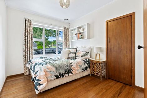 Photo of property in 34 Neil Avenue, Te Atatu Peninsula, Auckland, 0610