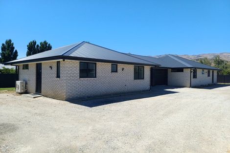 Photo of property in 34a&b Stratford Drive, Mount Pisa, Cromwell, 9383