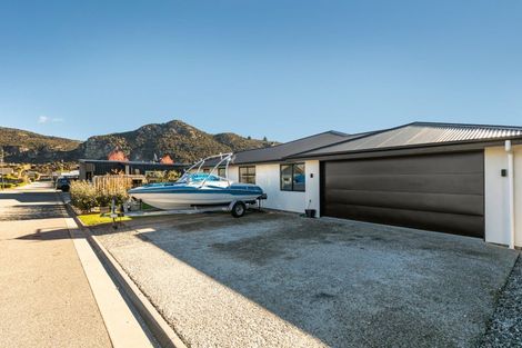 Photo of property in 73 Frye Crescent, Albert Town, Wanaka, 9305