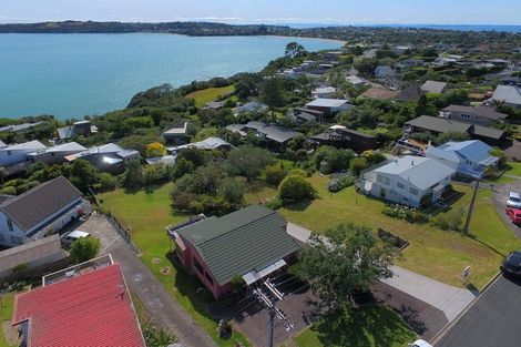 Photo of property in 19a Melandra Road, Stanmore Bay, Whangaparaoa, 0932