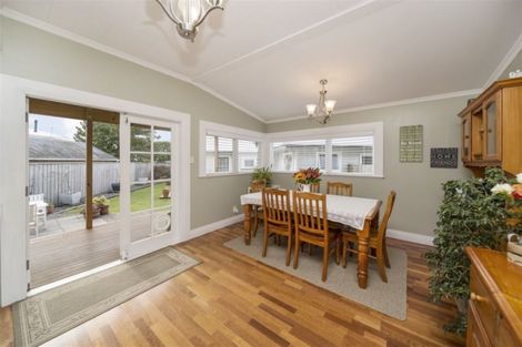 Photo of property in 1 Hunter Street, Hawera, 4610