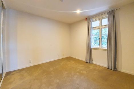 Photo of property in 2 Hawkhurst Road, Lyttelton, 8082