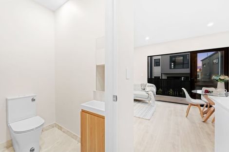 Photo of property in 10 Don Oliver Lane, Glen Eden, 0602