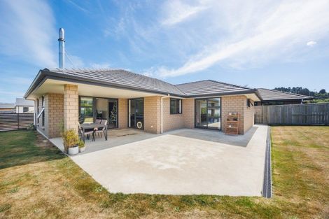 Photo of property in 2 Monarch Drive, Ashhurst, 4810