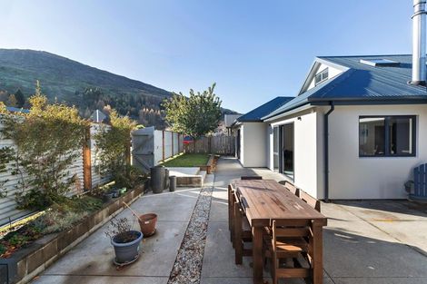 Photo of property in 2/1 Maple Court, Arthurs Point, Queenstown, 9371