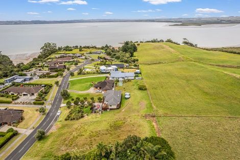 Photo of property in 19 Omana Avenue, Shelly Beach, South Head, 0874