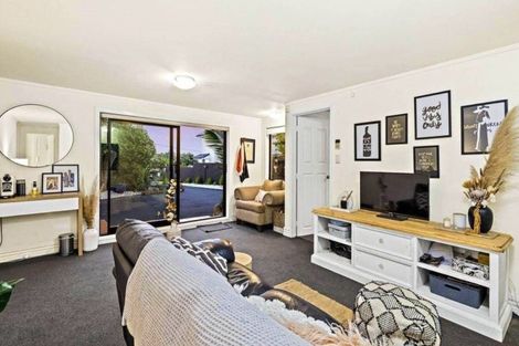 Photo of property in 2/36 Seaview Road, Castor Bay, Auckland, 0620