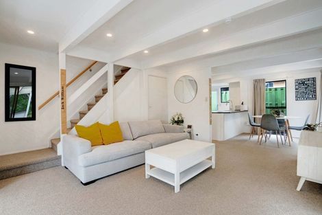 Photo of property in 2/5 Eugen Place, Bayview, Auckland, 0629