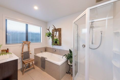 Photo of property in 122 Rob Roy Lane, Wanaka, 9305