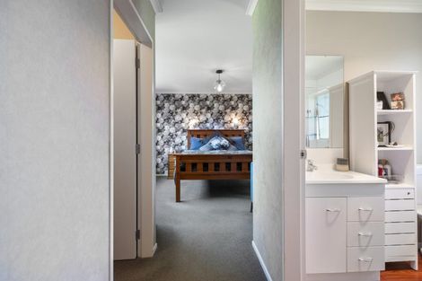 Photo of property in 36 Geneva Terrace, Kelvin Grove, Palmerston North, 4414