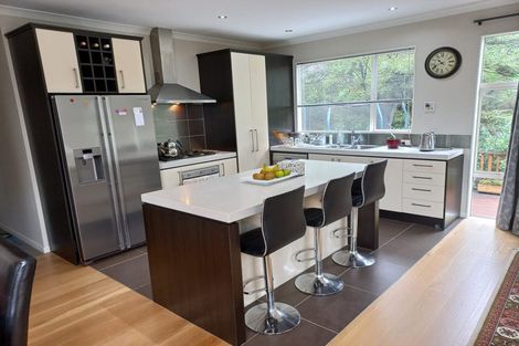 Photo of property in 44 Newbury Place, Schnapper Rock, Auckland, 0632