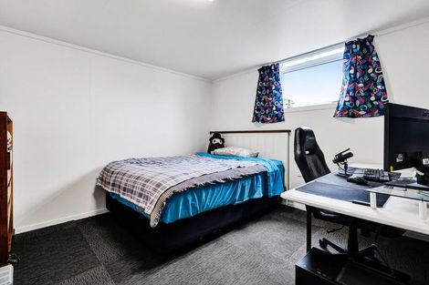 Photo of property in 20 Domett Street, Waitara, 4320