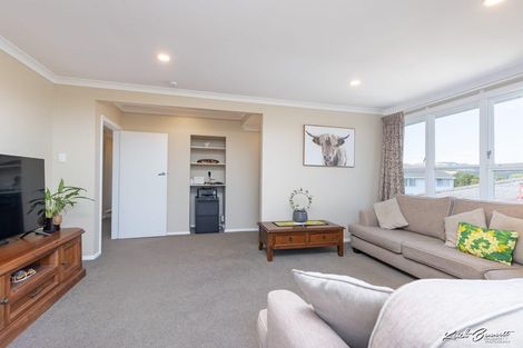 Photo of property in 11 Penguin Grove, Waitangirua, Porirua, 5024