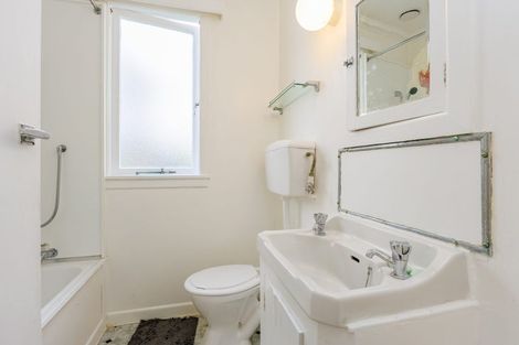 Photo of property in 2/48 Churchill Road, Murrays Bay, Auckland, 0630