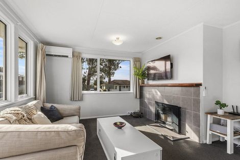 Photo of property in 35 Beauzami Crescent, Ascot Park, Porirua, 5024