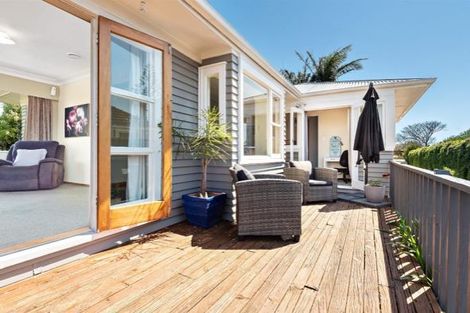 Photo of property in 90 Gloria Avenue, Te Atatu Peninsula, Auckland, 0610