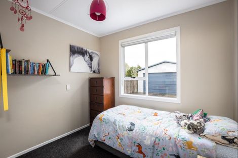 Photo of property in 18 Pukatea Street, Inglewood, 4330