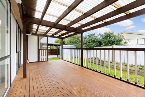 Photo of property in 8 Cameron Place, Ranui, Auckland, 0612